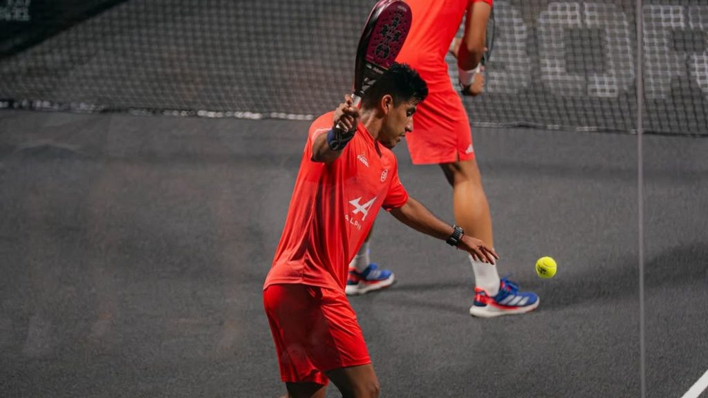 Règles du padel : service, let et sortie par la porte expliqués