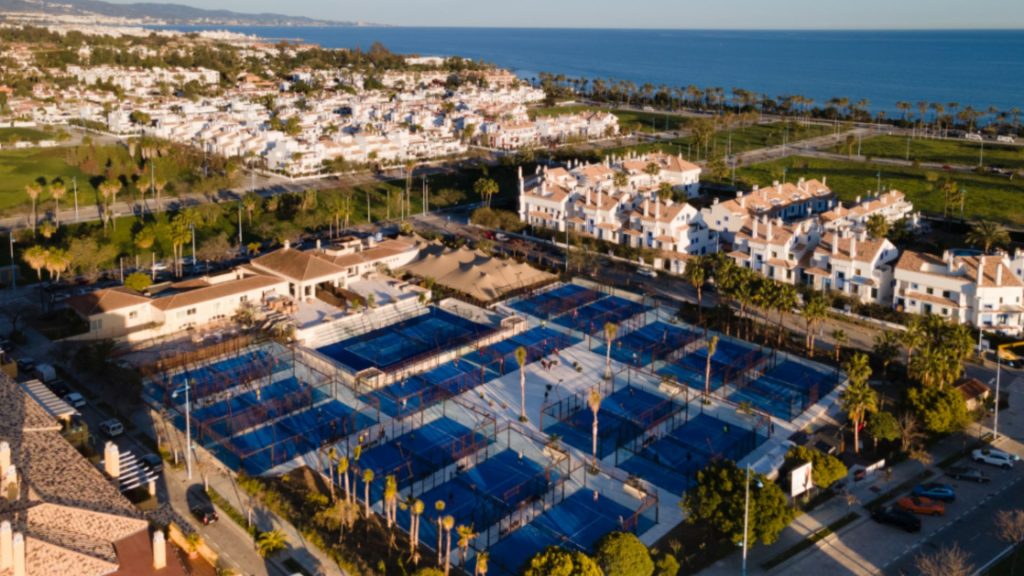 Stages de padel en février : découvrez les meilleures destinations à visiter